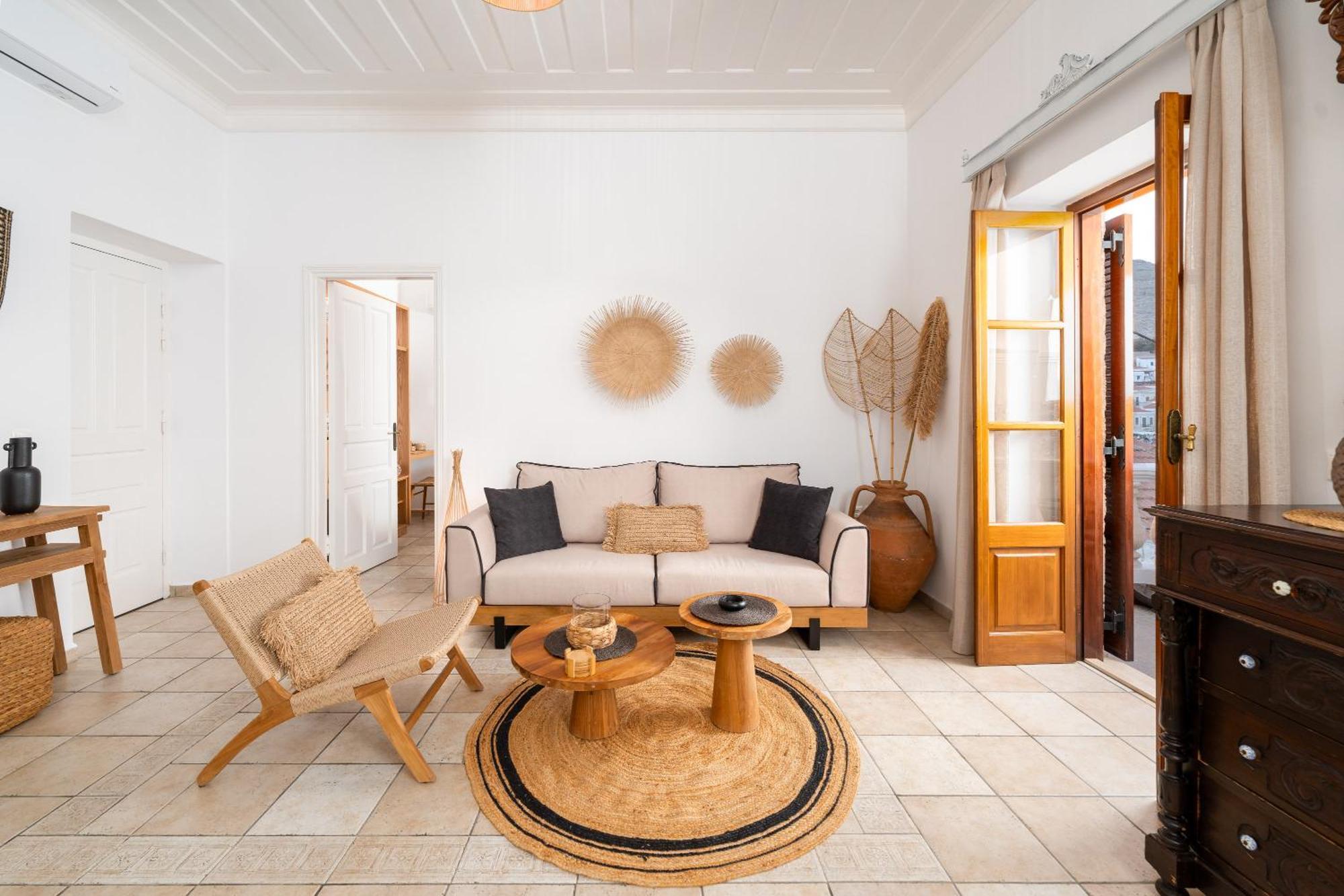 Villa Antonis Chalki Town Bagian luar foto