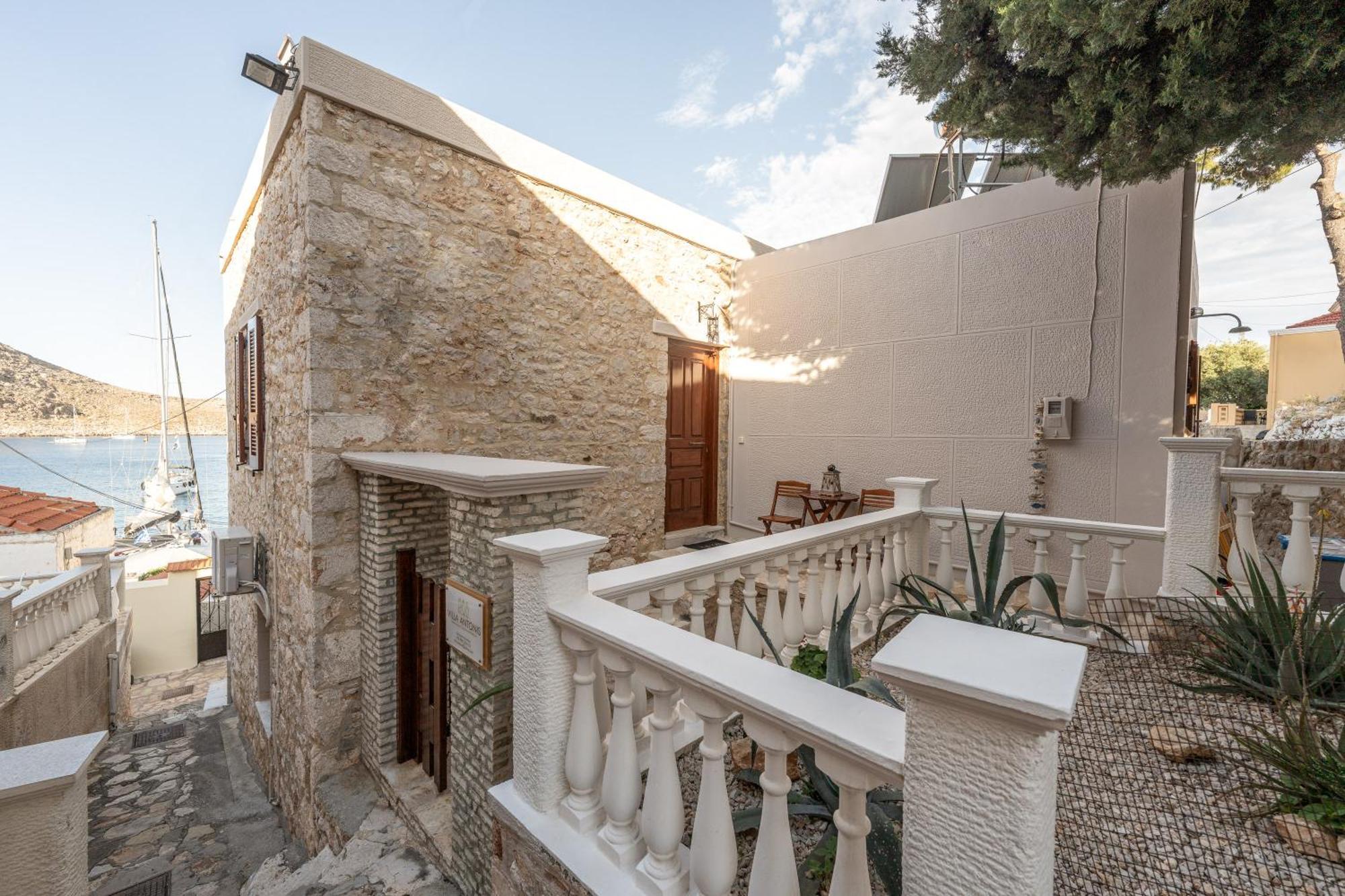 Villa Antonis Chalki Town Bagian luar foto