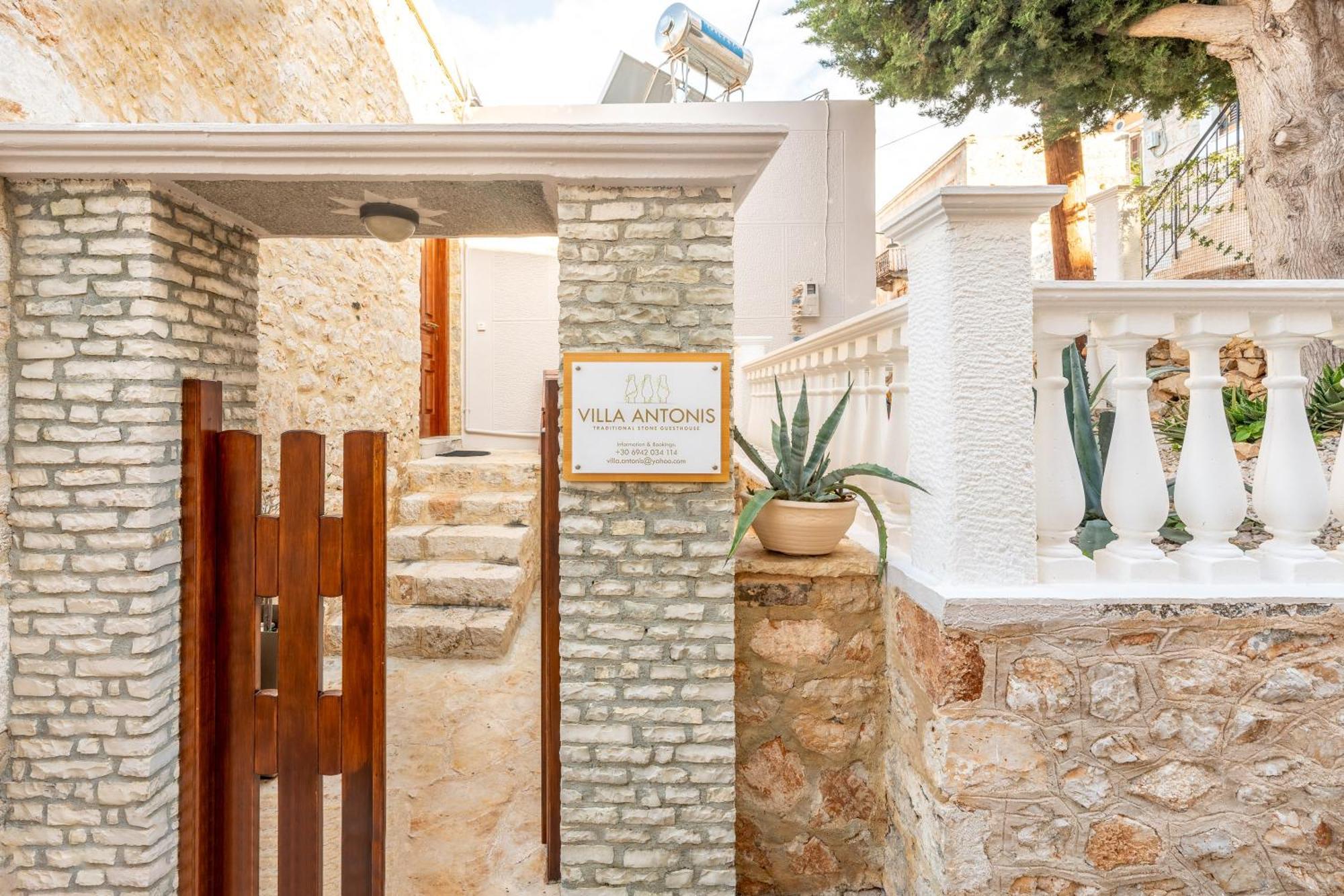Villa Antonis Chalki Town Bagian luar foto